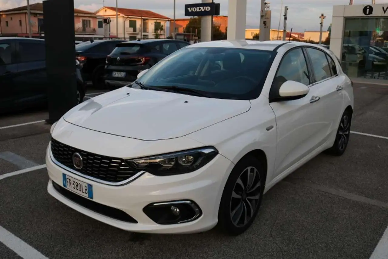 Photo 1 : Fiat Tipo 2018 Petrol