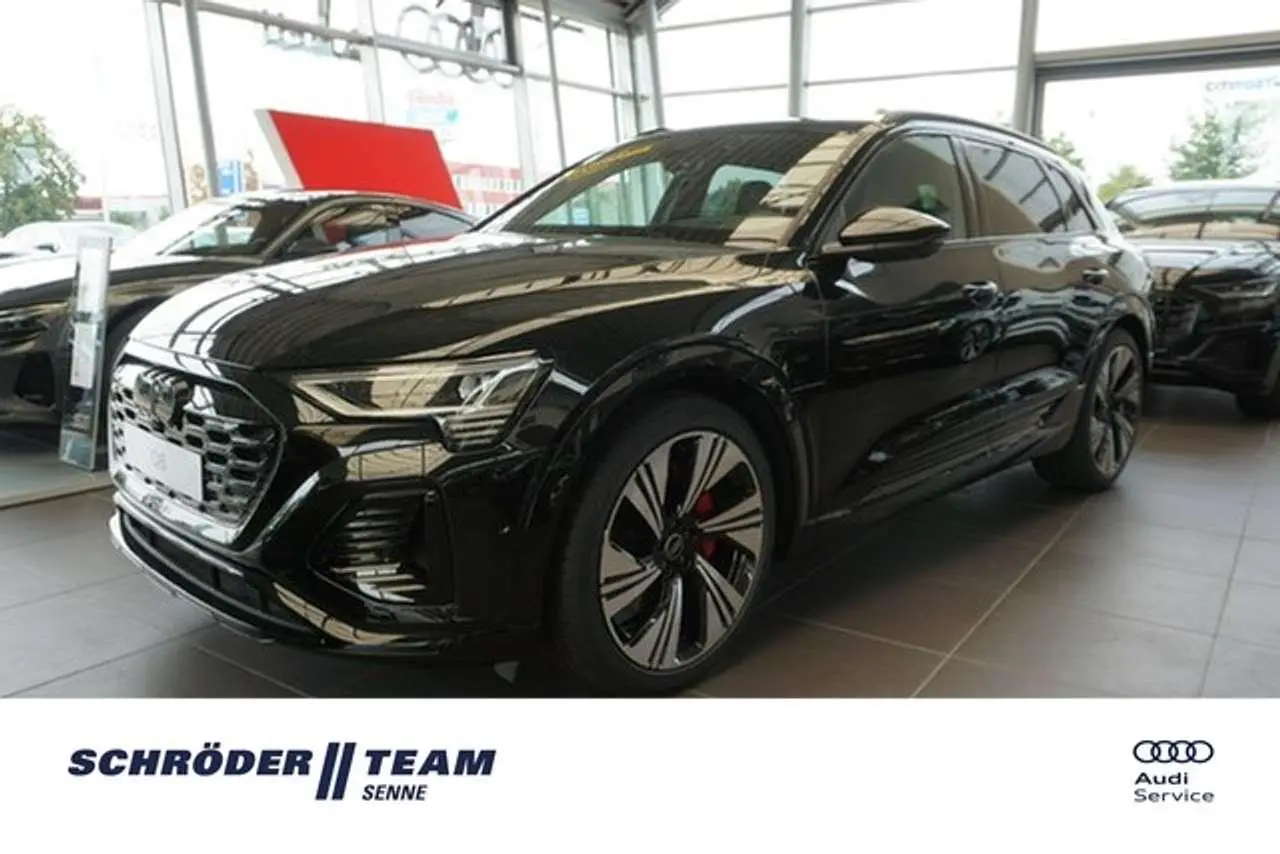 Photo 1 : Audi Q8 2023 Electric