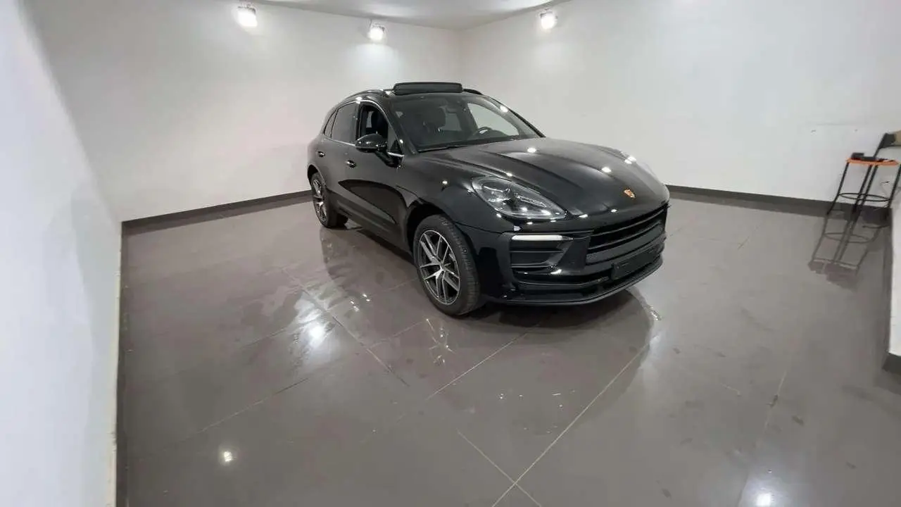 Photo 1 : Porsche Macan 2022 Essence