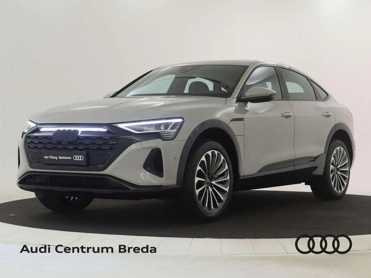 Photo 1 : Audi Q8 2024 Electric