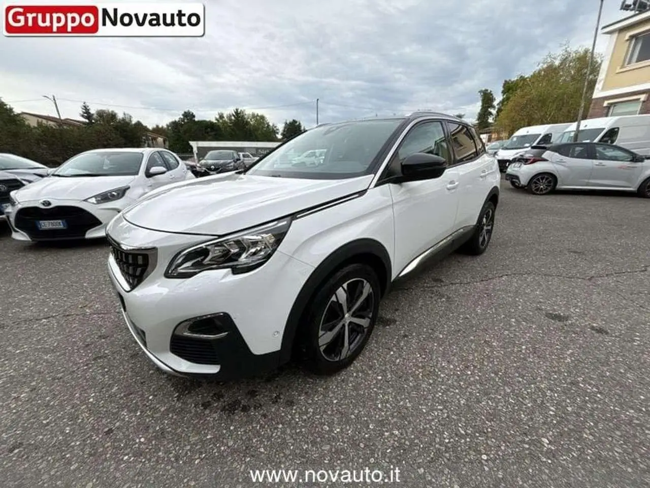 Photo 1 : Peugeot 3008 2019 Essence