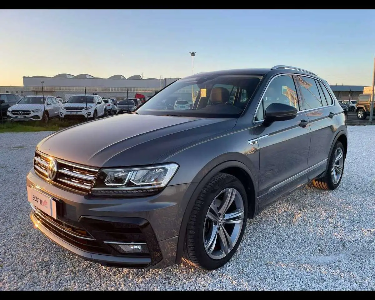 Photo 1 : Volkswagen Tiguan 2020 Essence