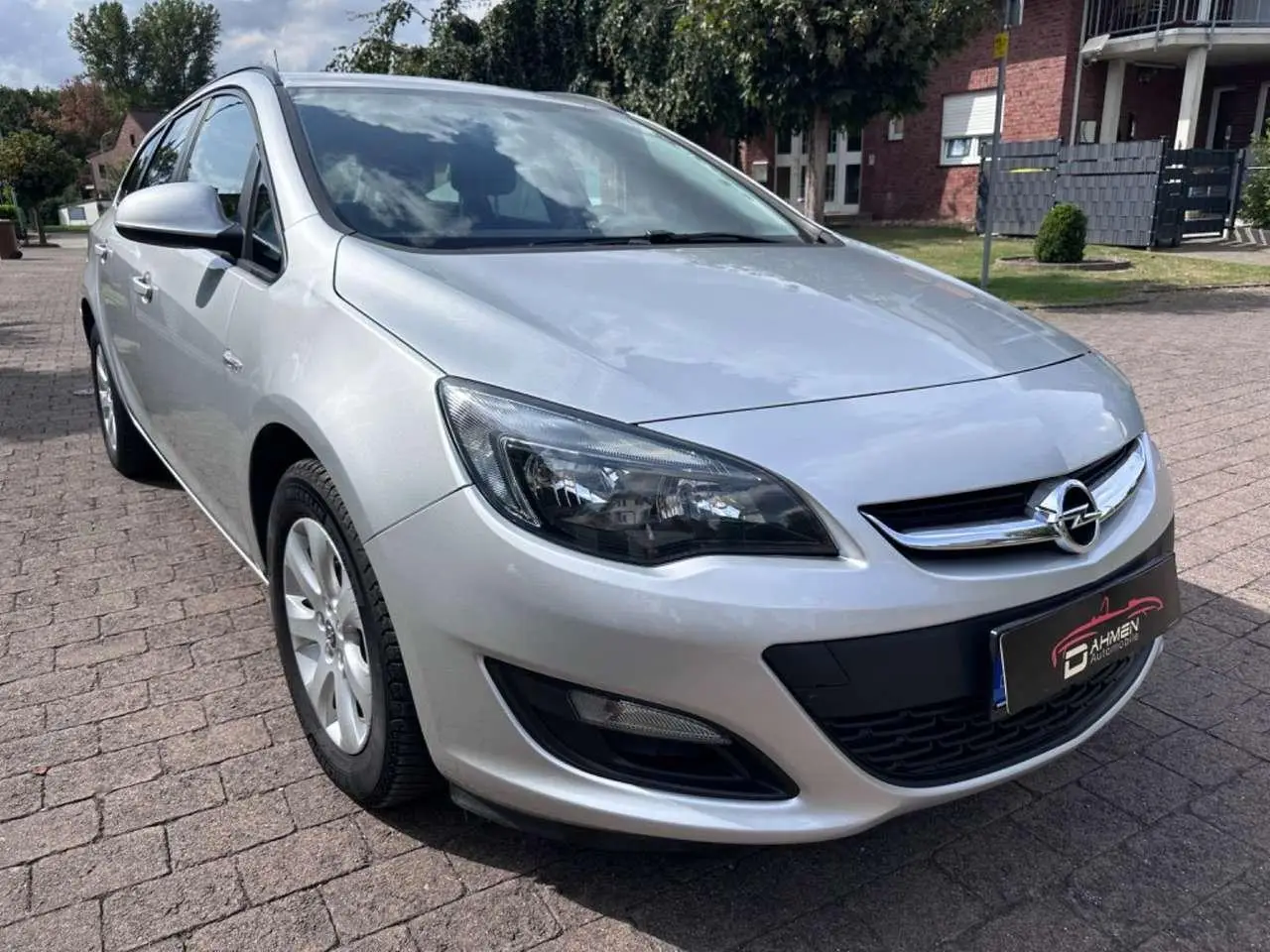 Photo 1 : Opel Astra 2014 Petrol