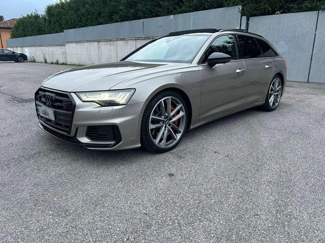 Photo 1 : Audi S6 2020 Hybride