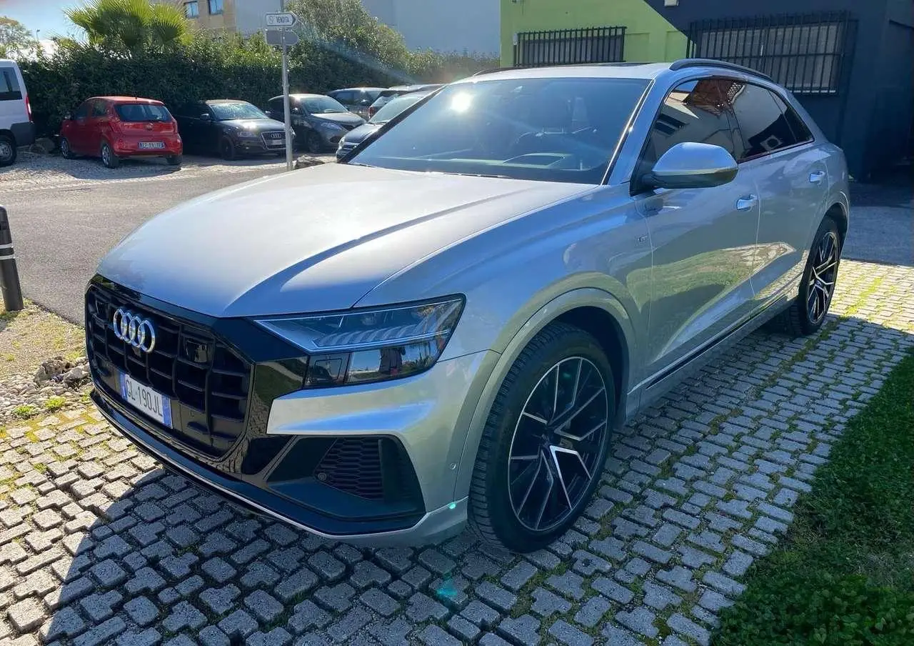 Photo 1 : Audi Q8 2019 Hybrid