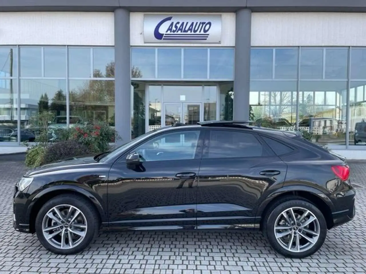 Photo 1 : Audi Q3 2024 Diesel