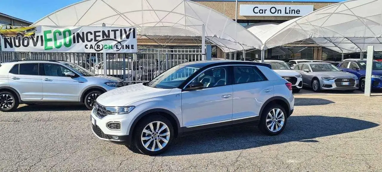 Photo 1 : Volkswagen T-roc 2021 Essence