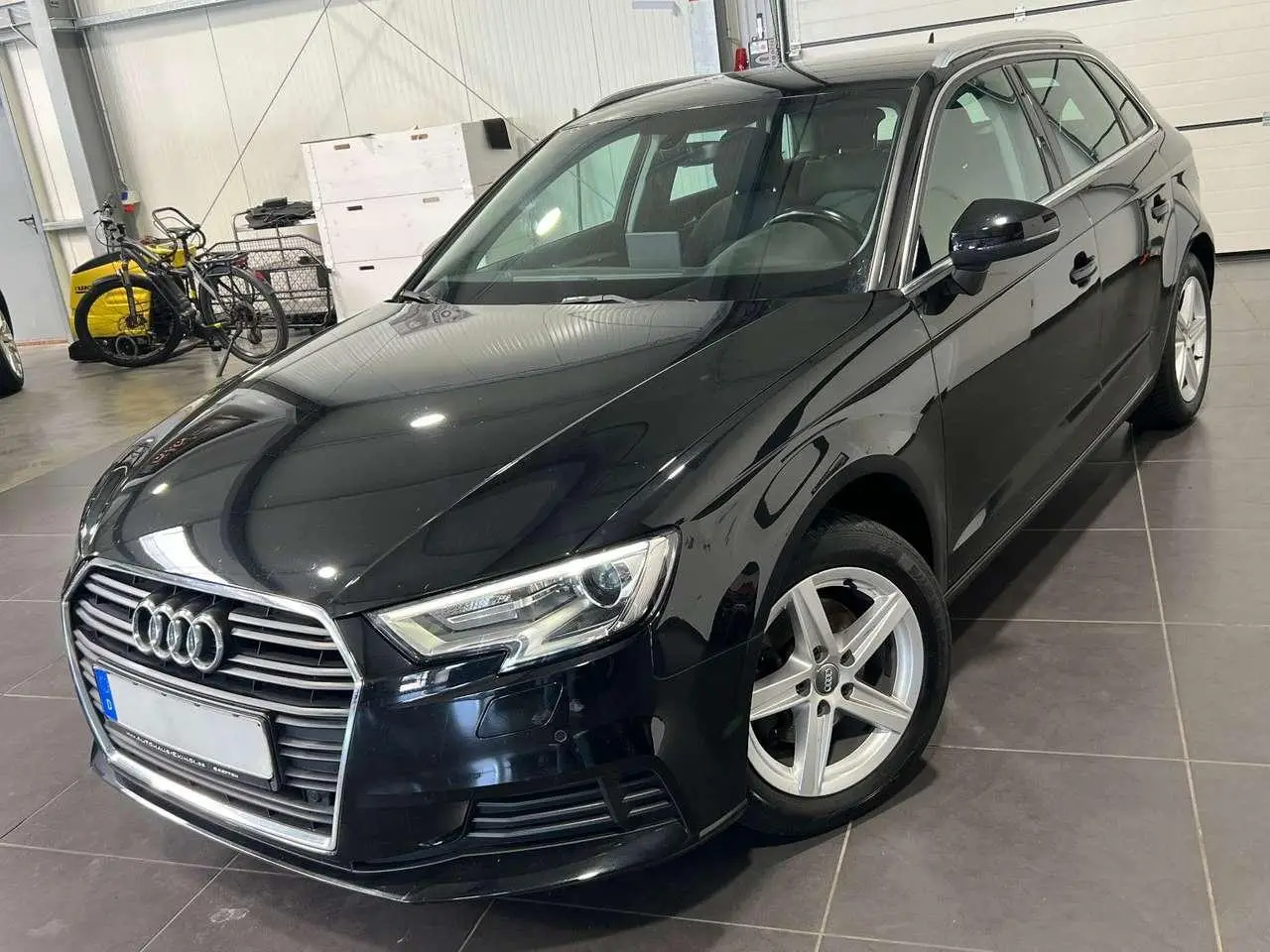 Photo 1 : Audi A3 2017 Petrol