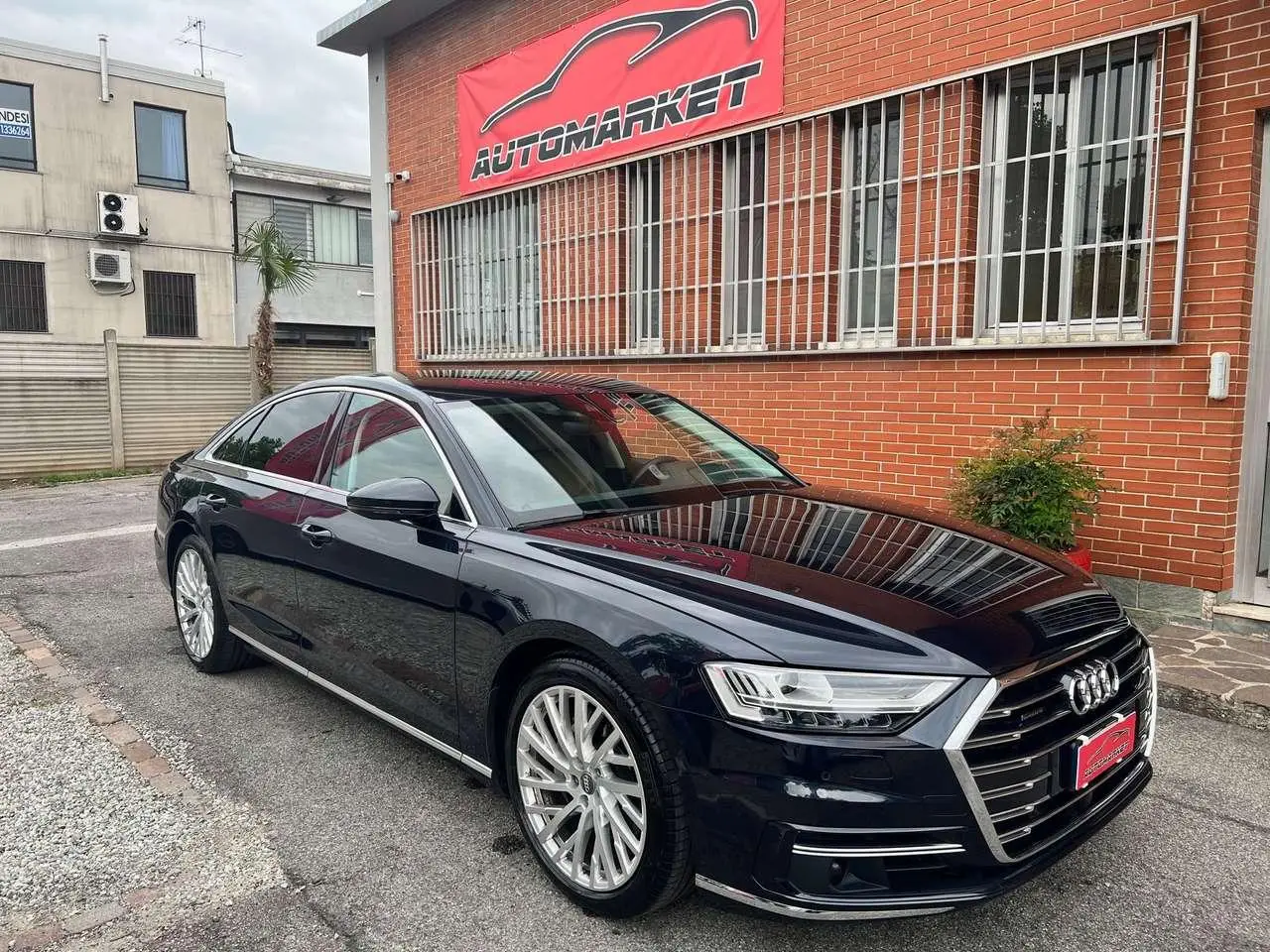 Photo 1 : Audi A8 2018 Hybrid