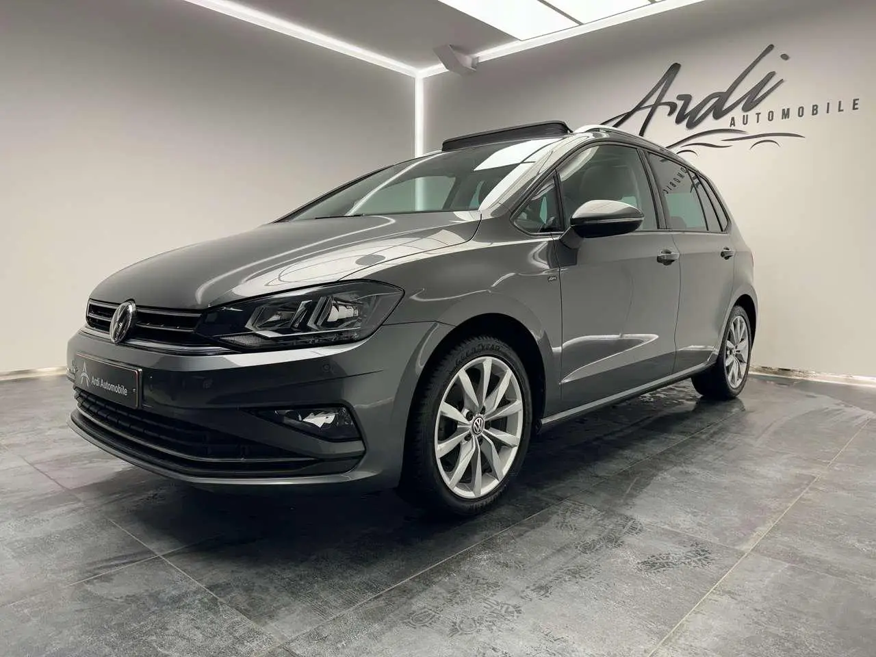 Photo 1 : Volkswagen Golf 2019 Petrol