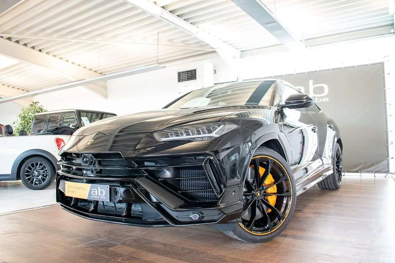 Photo 1 : Lamborghini Urus 2024 Essence