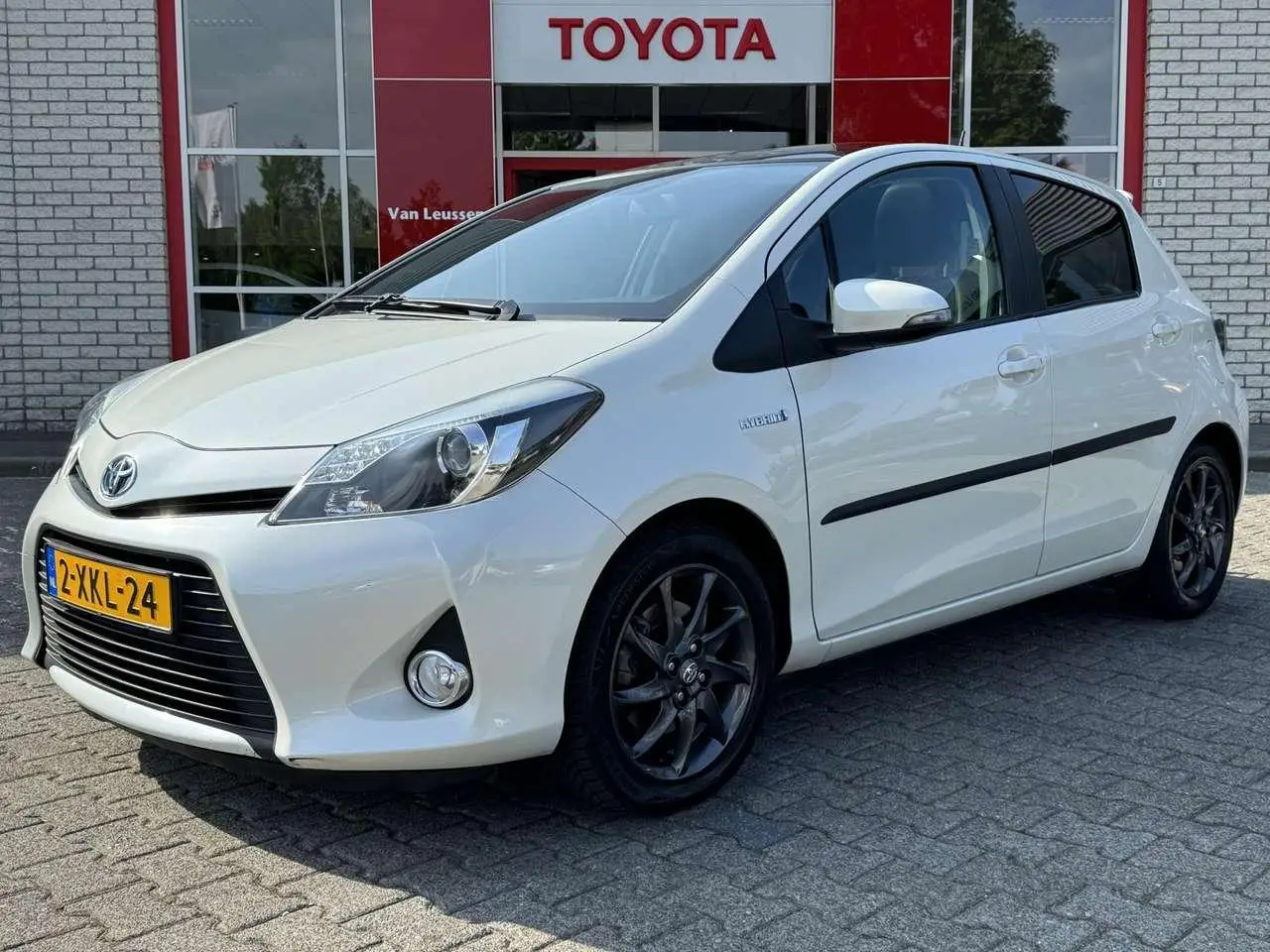 Photo 1 : Toyota Yaris 2014 Hybrid
