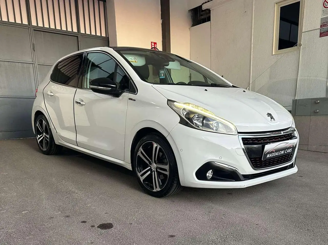 Photo 1 : Peugeot 208 2016 Petrol