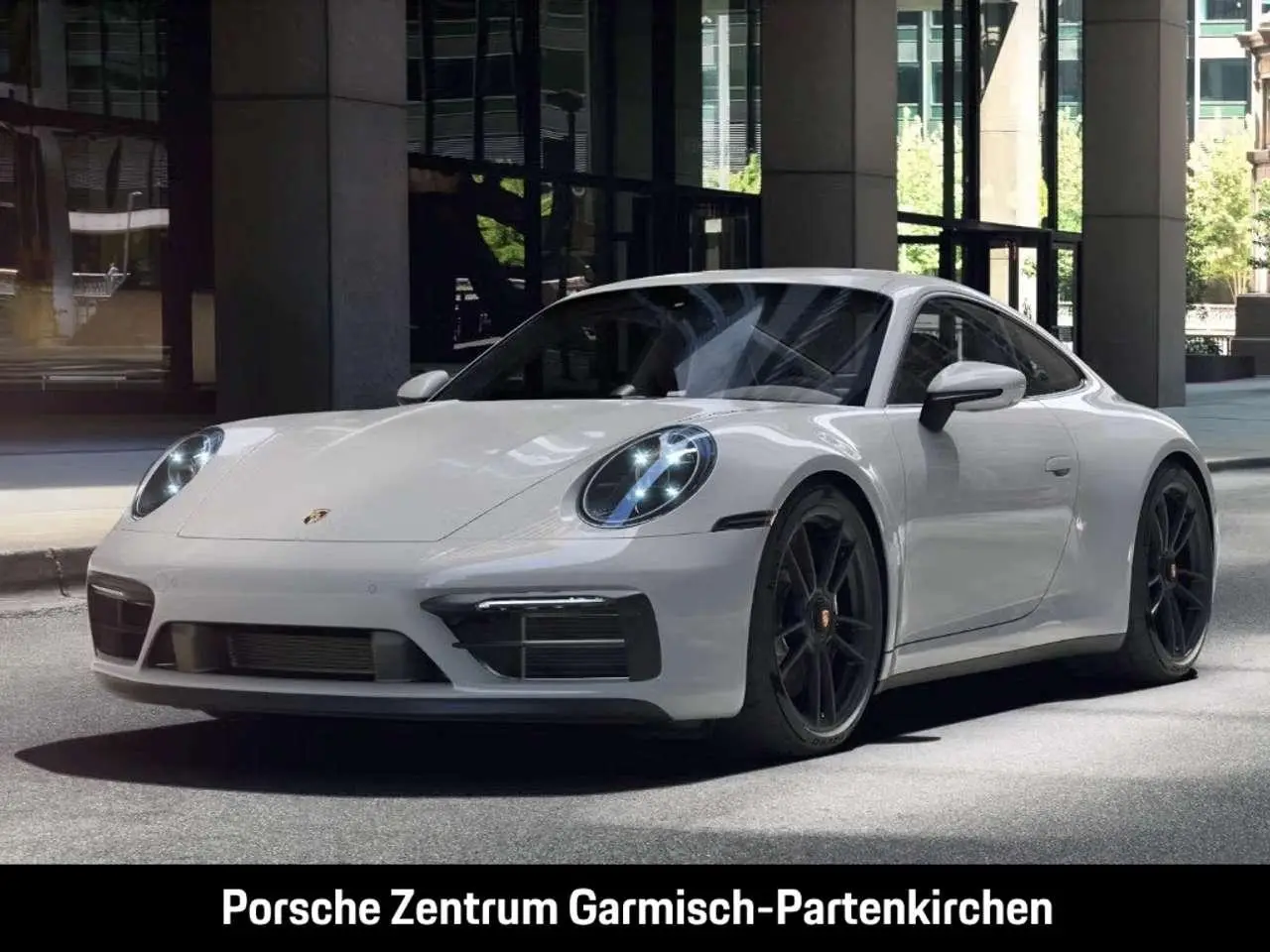 Photo 1 : Porsche 992 2023 Essence