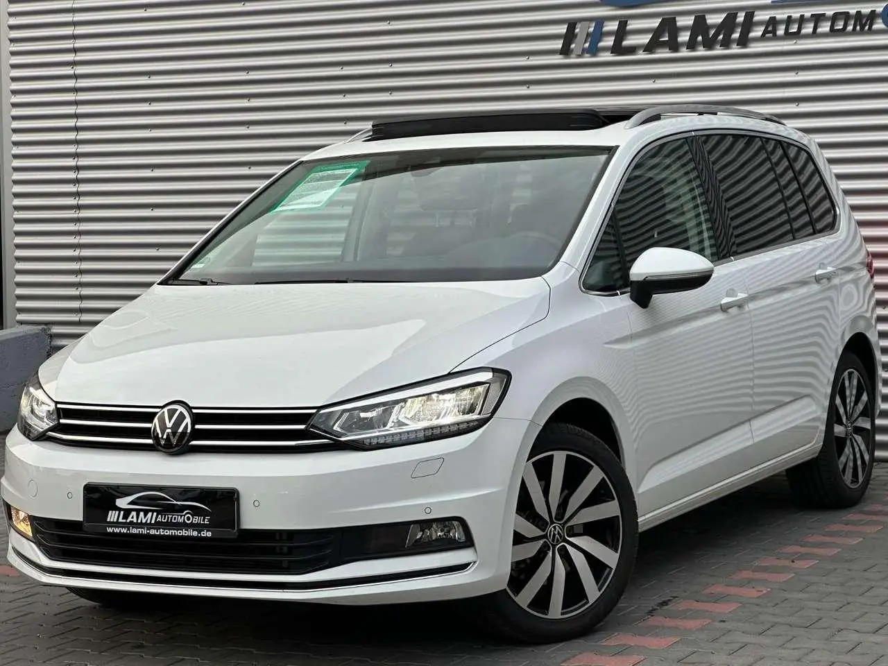 Photo 1 : Volkswagen Touran 2024 Petrol