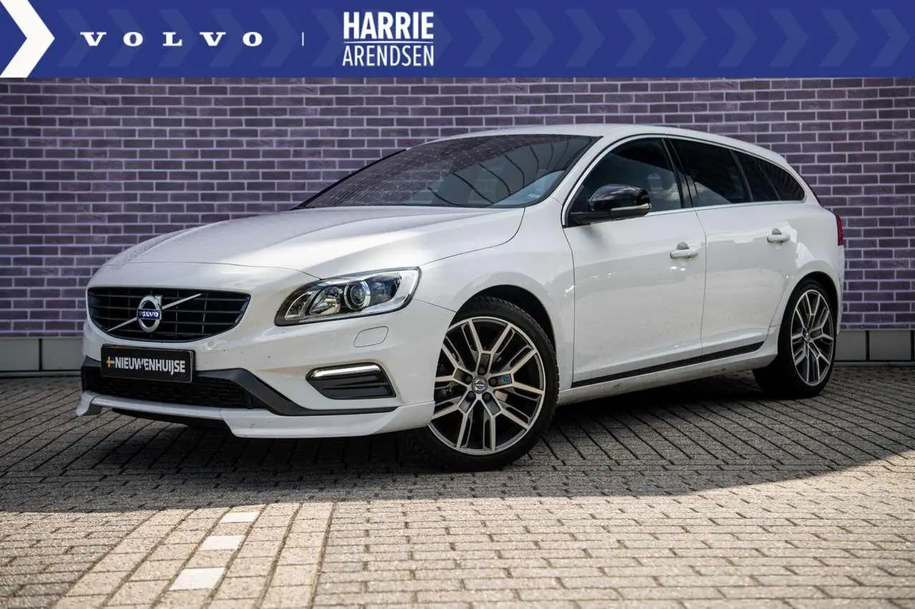 Photo 1 : Volvo V60 2018 Essence