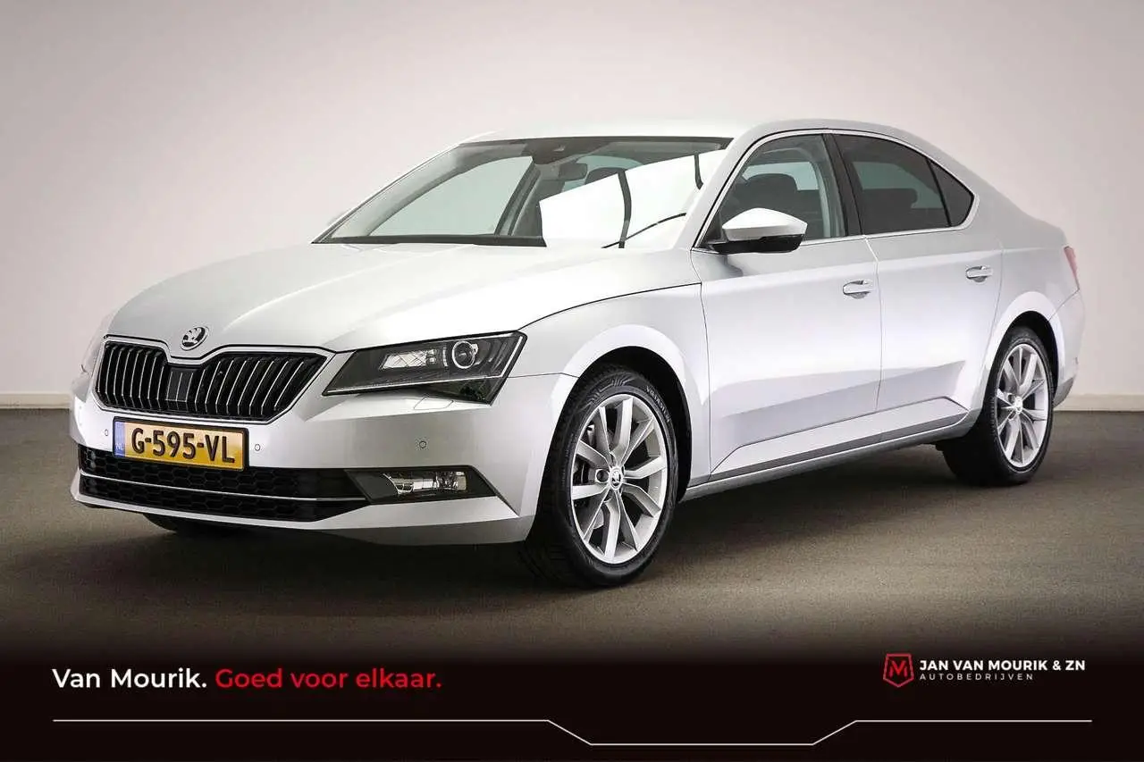 Photo 1 : Skoda Superb 2019 Essence