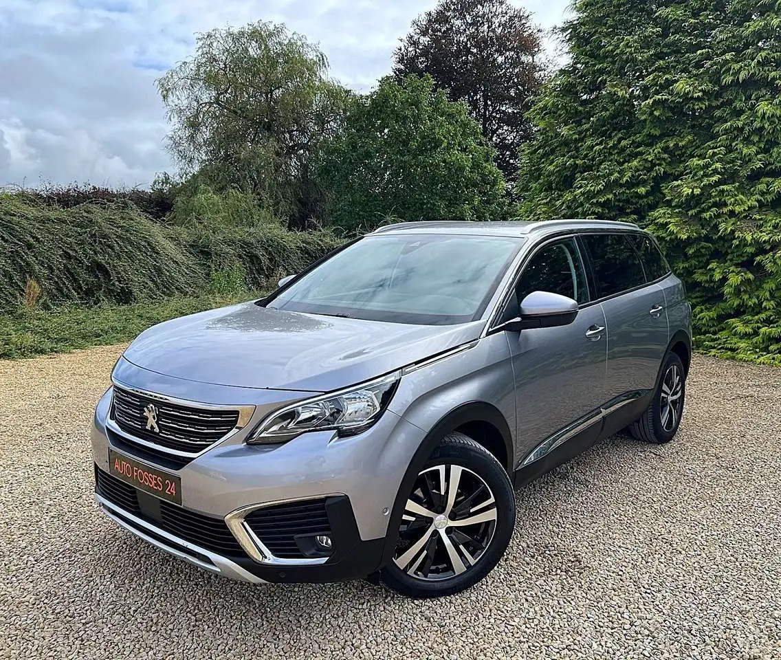 Photo 1 : Peugeot 5008 2019 Essence