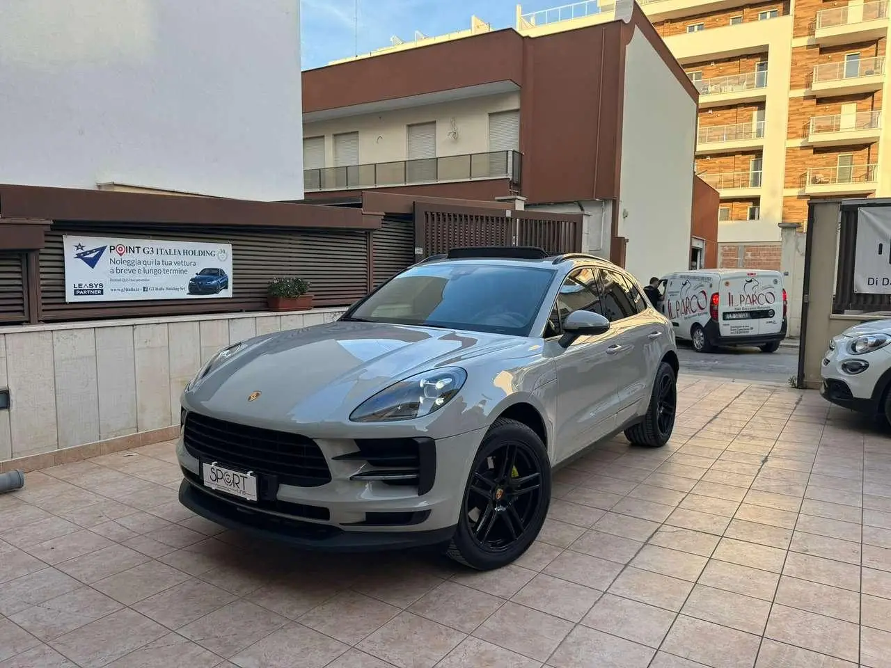 Photo 1 : Porsche Macan 2020 Petrol