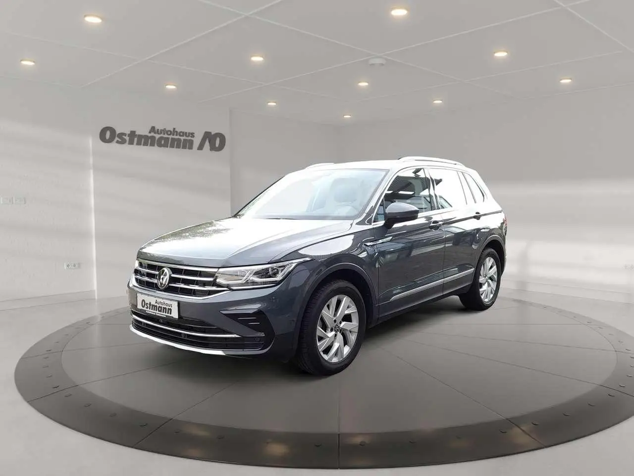 Photo 1 : Volkswagen Tiguan 2023 Petrol