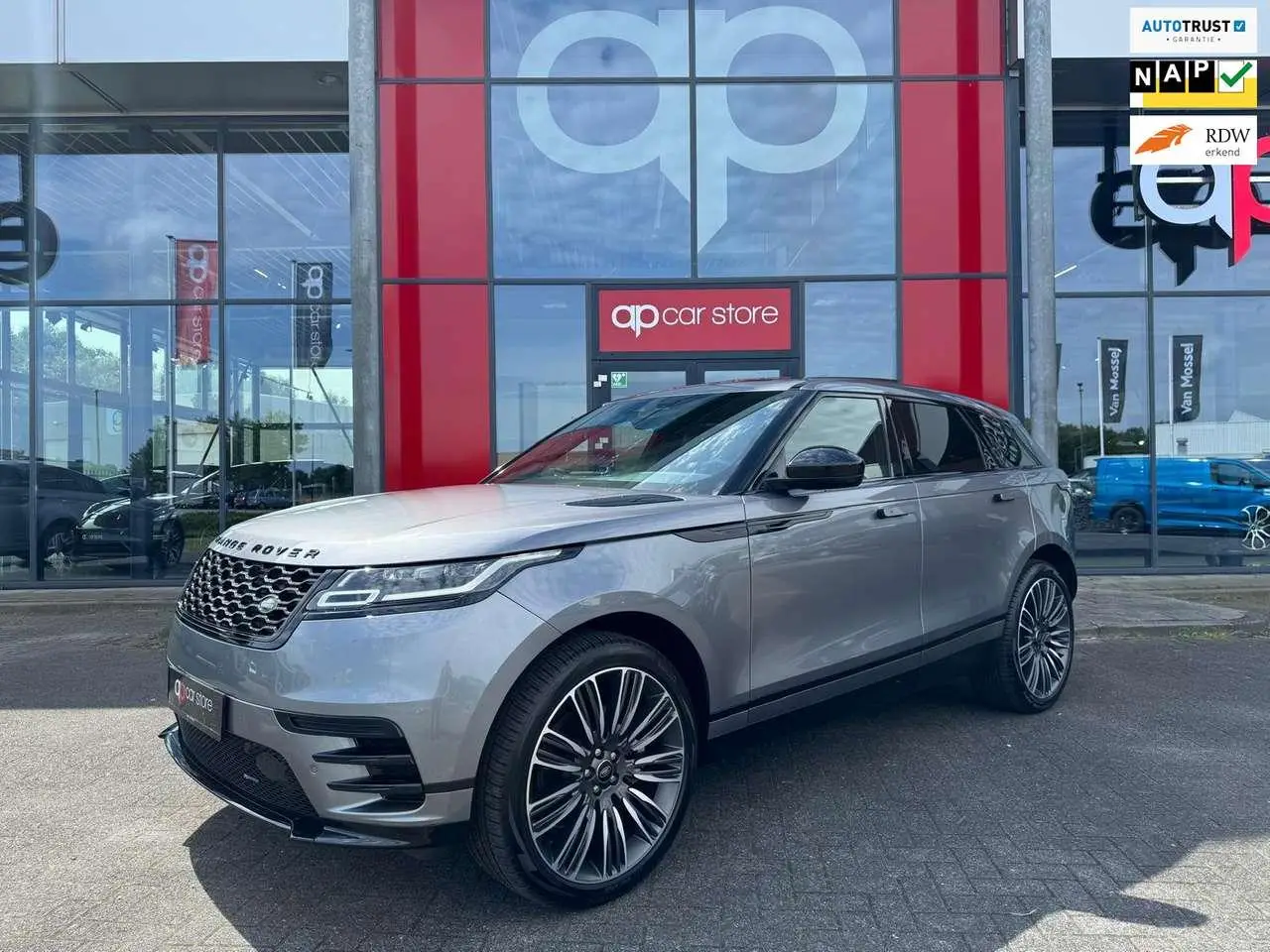 Photo 1 : Land Rover Range Rover Velar 2023 Petrol