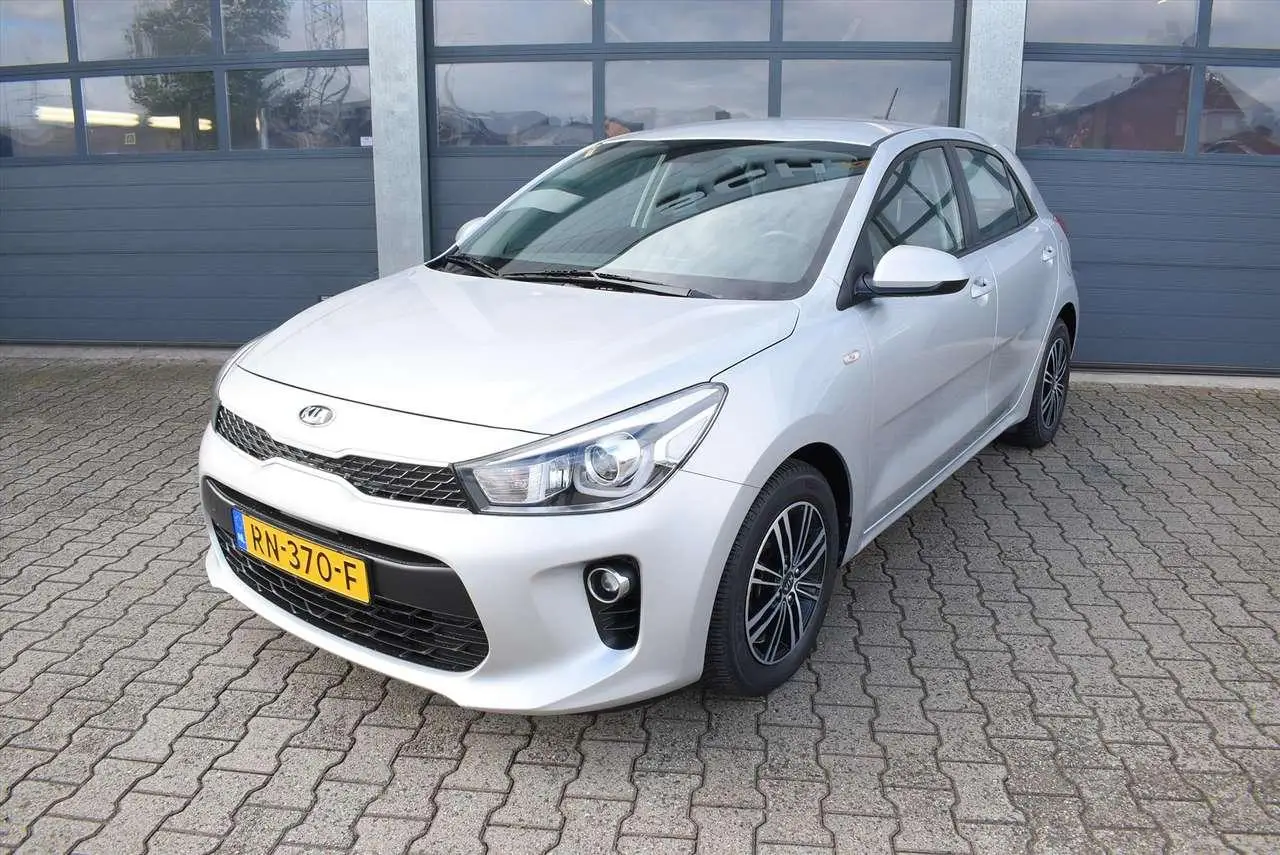 Photo 1 : Kia Rio 2018 Petrol