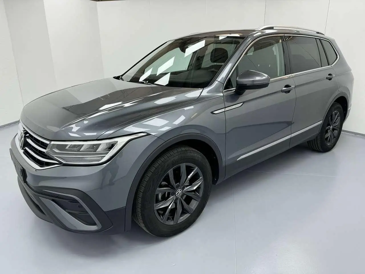 Photo 1 : Volkswagen Tiguan 2024 Petrol