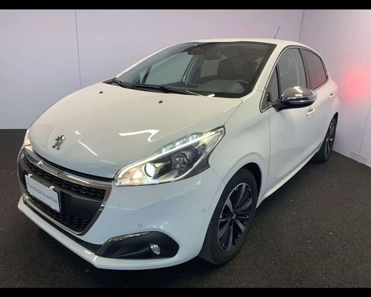 Photo 1 : Peugeot 208 2019 Petrol