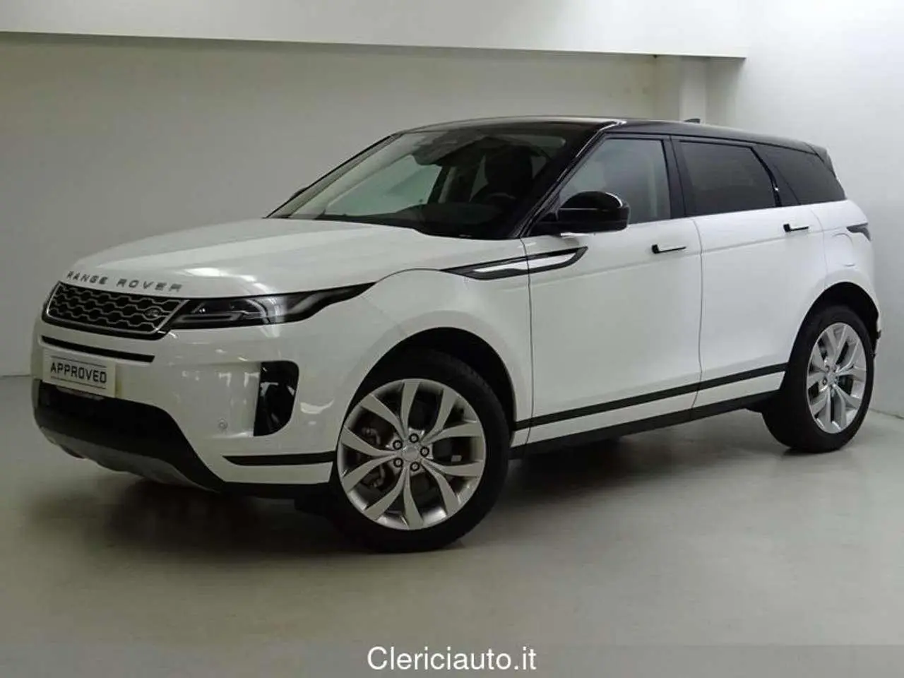 Photo 1 : Land Rover Range Rover Evoque 2023 Petrol