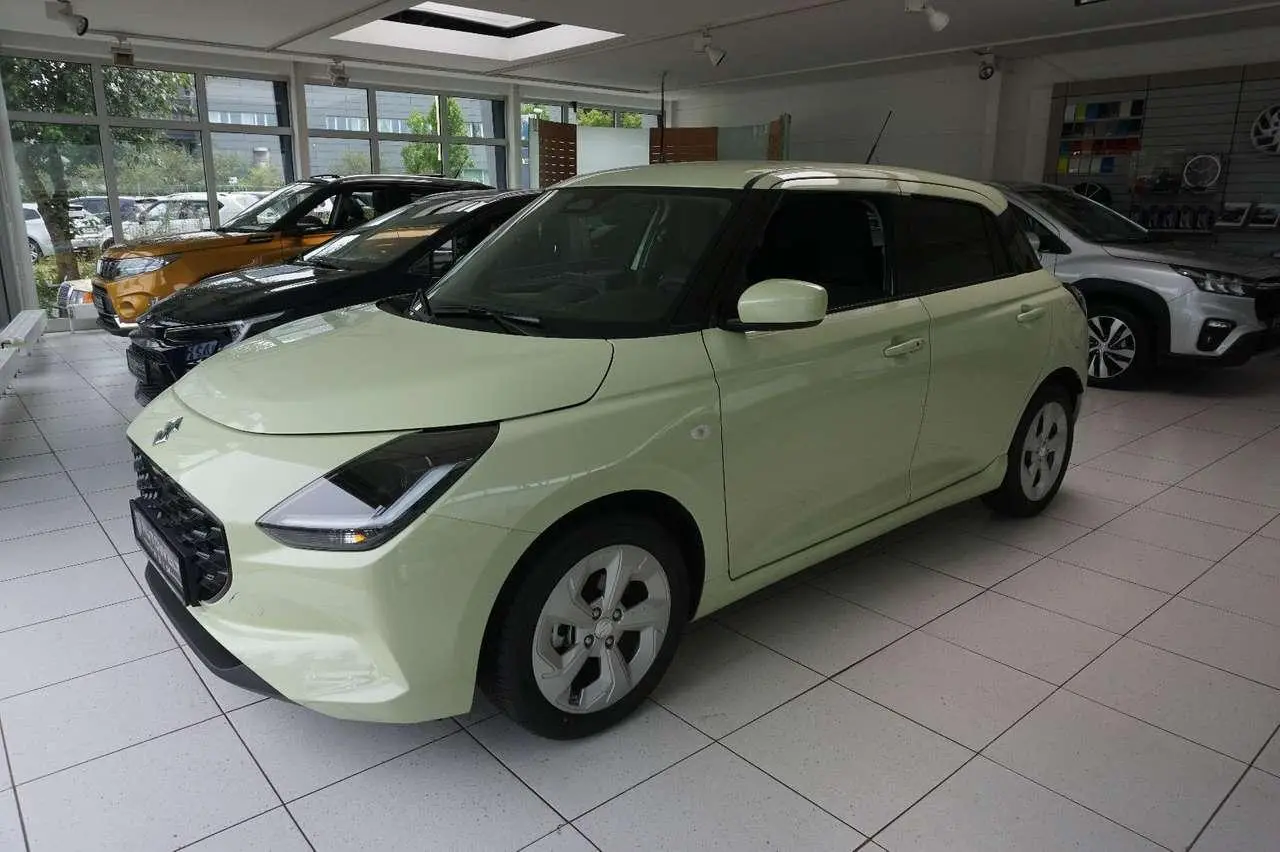 Photo 1 : Suzuki Swift 2024 Petrol