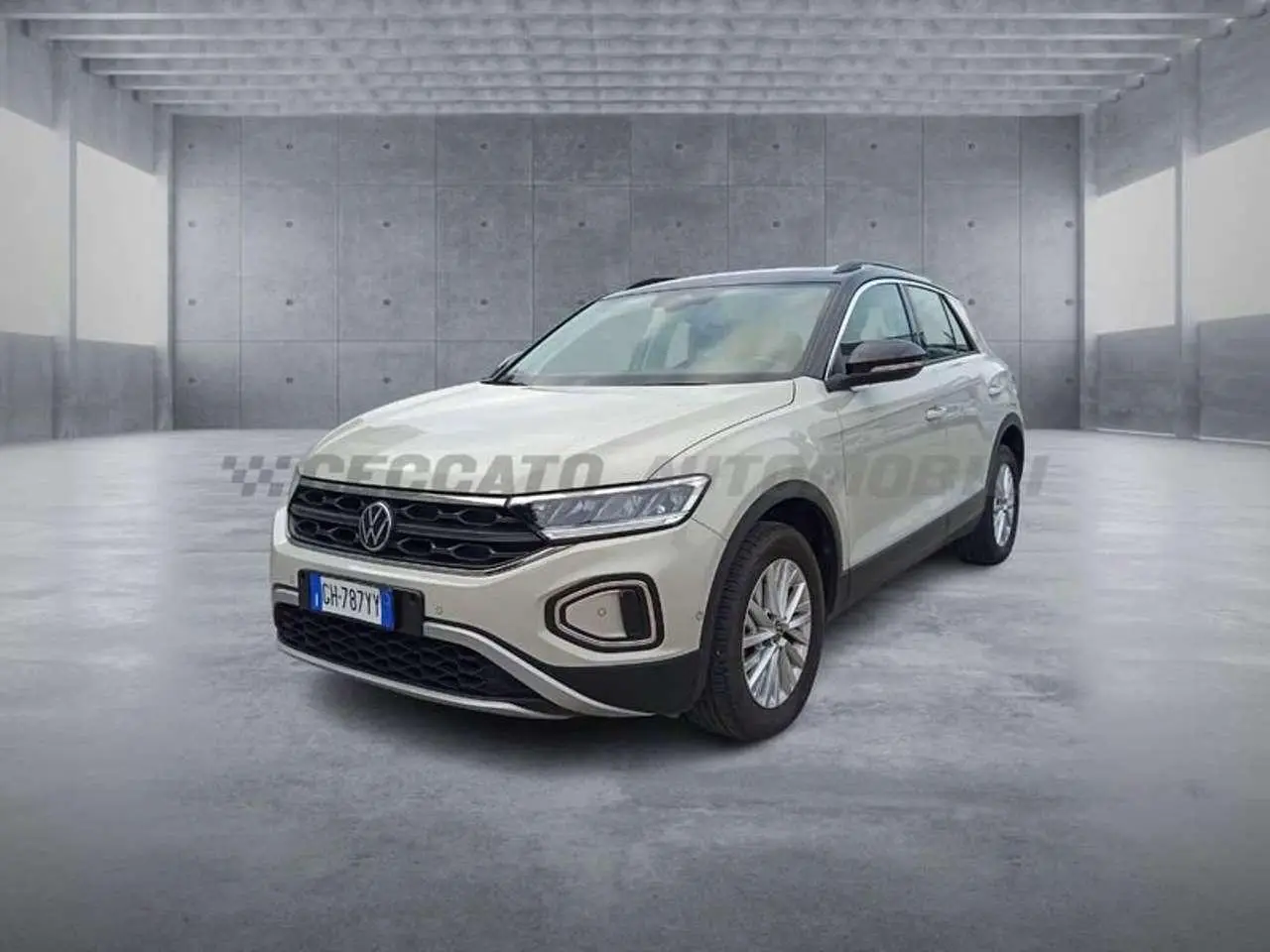 Photo 1 : Volkswagen T-roc 2022 Essence