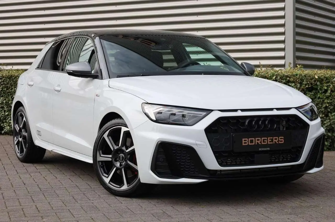 Photo 1 : Audi A1 2023 Essence