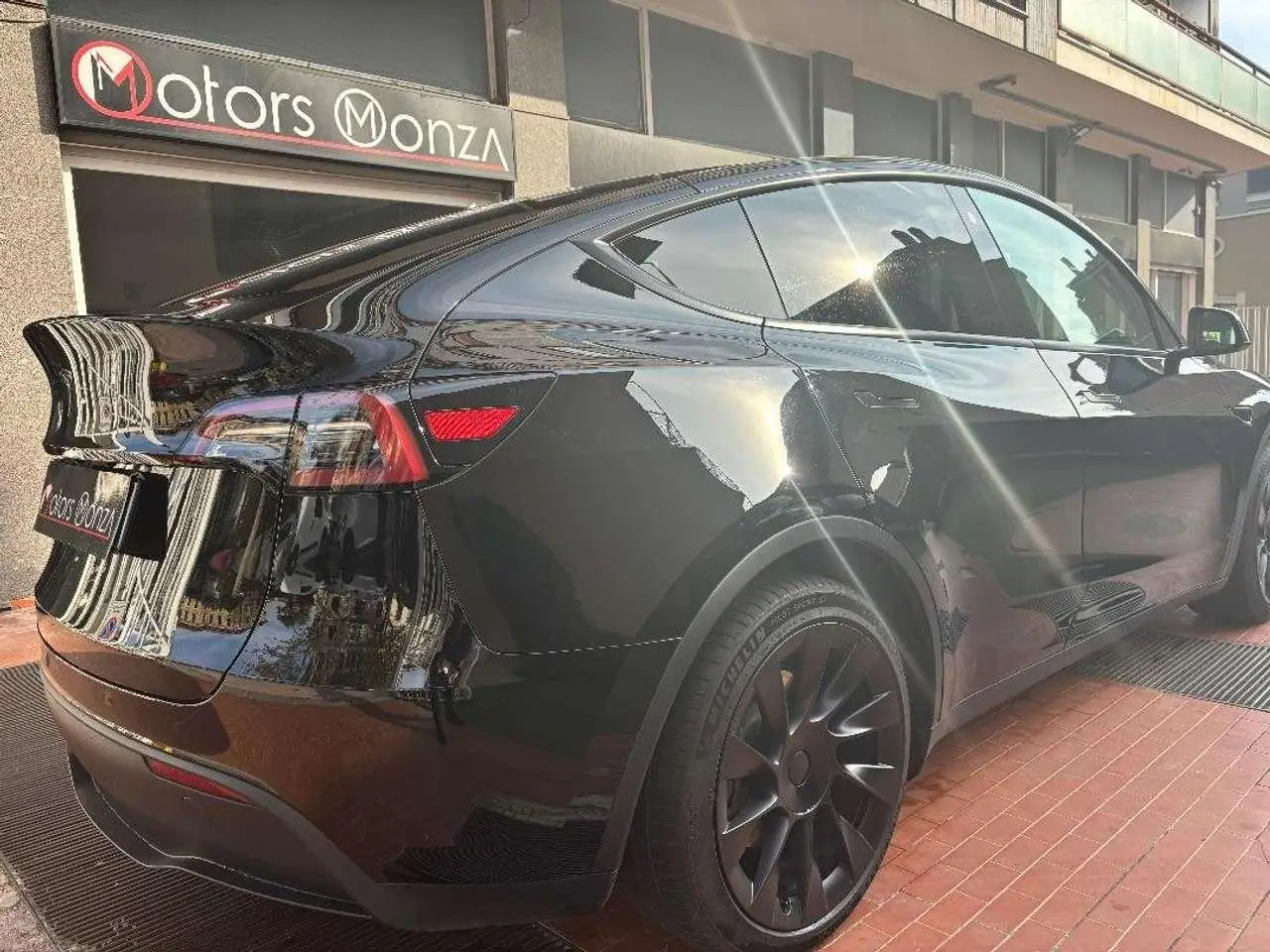 Photo 1 : Tesla Model Y 2023 Electric