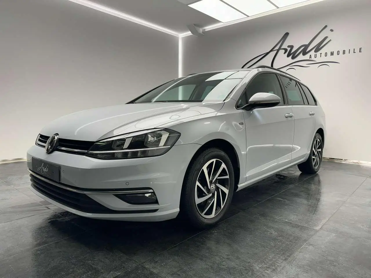 Photo 1 : Volkswagen Golf 2018 Petrol