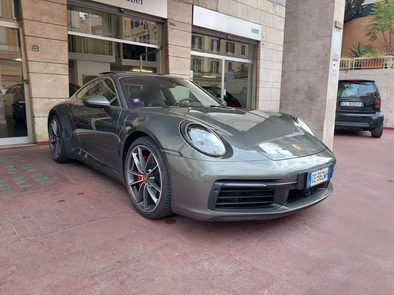 Photo 1 : Porsche 992 2021 Petrol