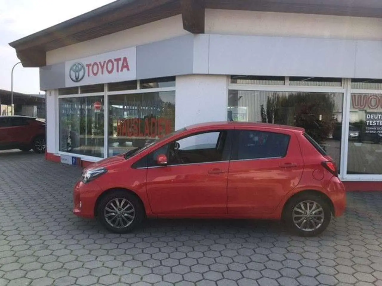 Photo 1 : Toyota Yaris 2016 Petrol