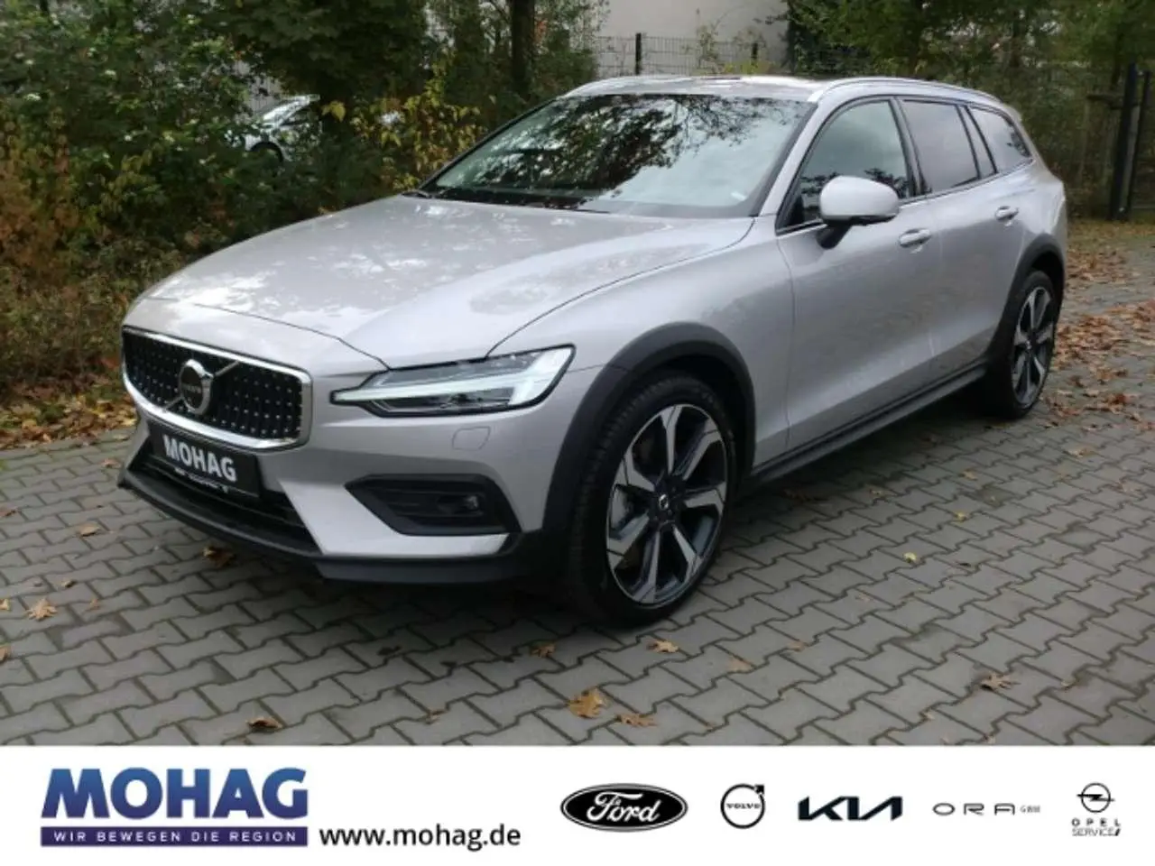 Photo 1 : Volvo V60 2024 Petrol