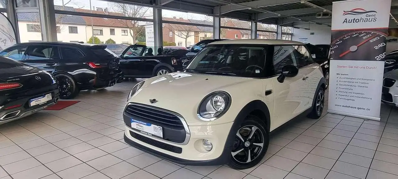 Photo 1 : Mini One 2015 Petrol