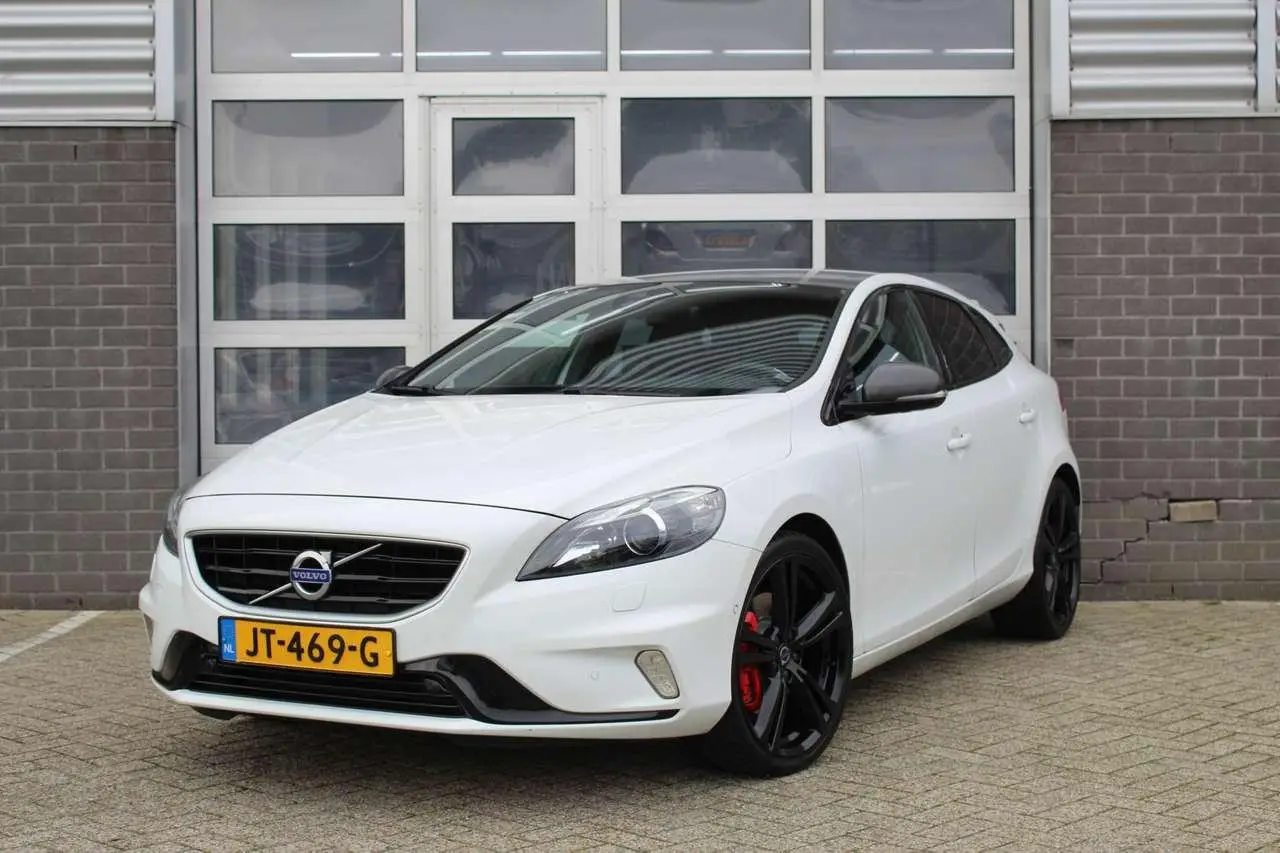 Photo 1 : Volvo V40 2016 Essence