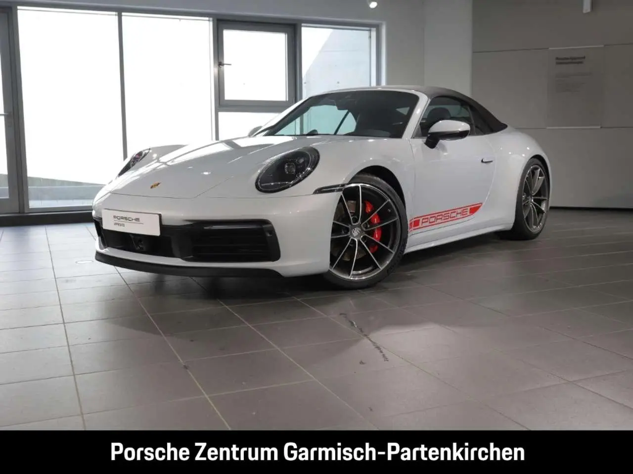 Photo 1 : Porsche 992 2023 Essence