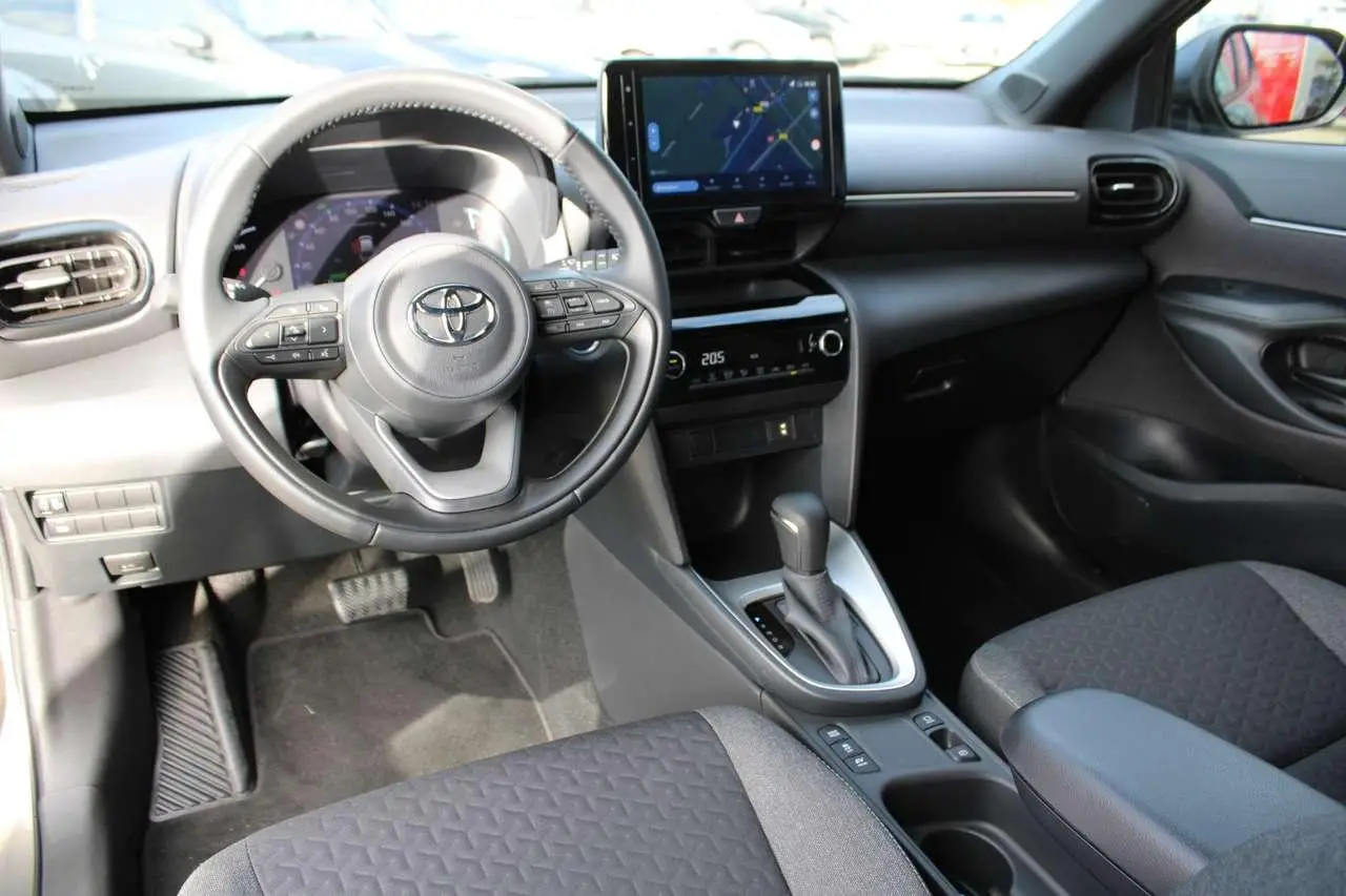 Photo 1 : Toyota Yaris 2024 Hybrid