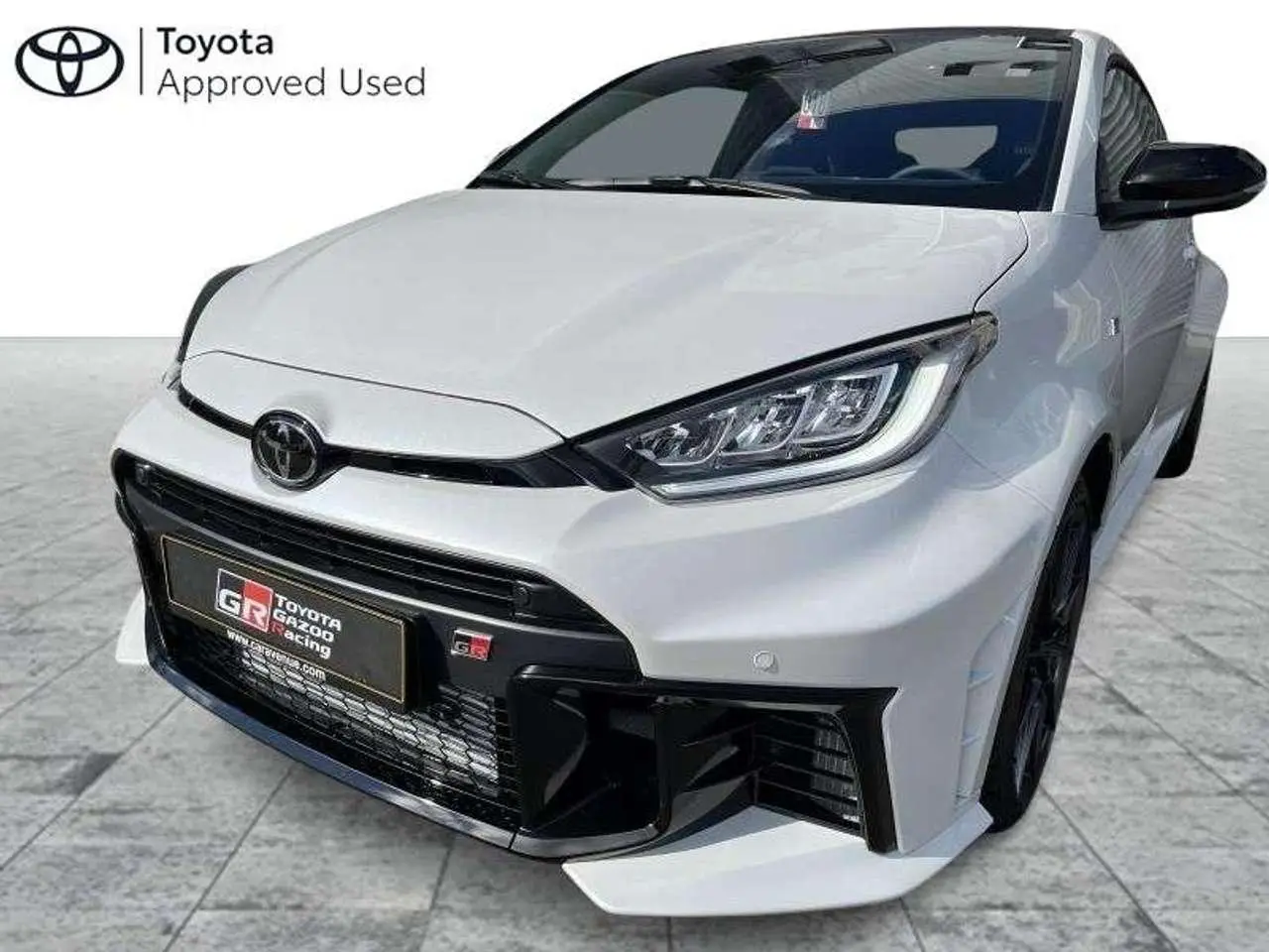 Photo 1 : Toyota Yaris 2024 Petrol