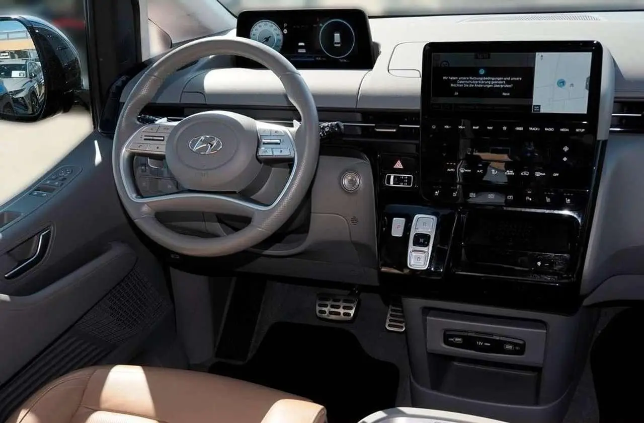 Photo 1 : Hyundai Staria 2022 Diesel