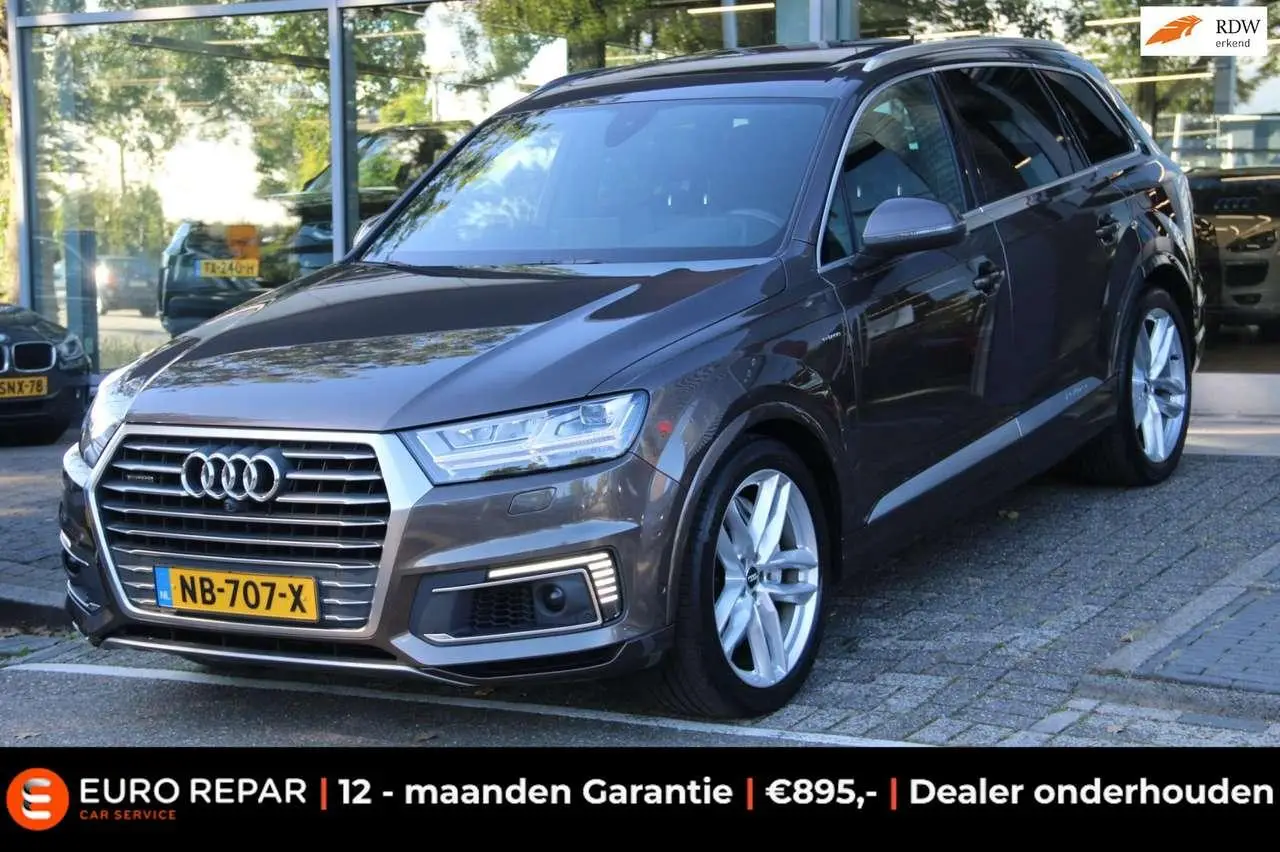 Photo 1 : Audi Q7 2016 Hybride