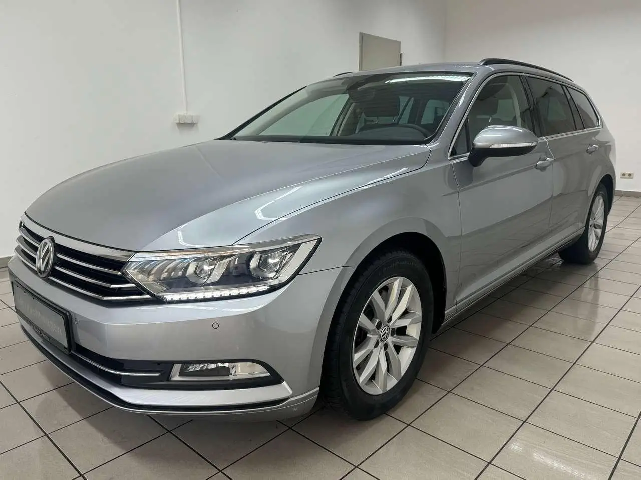 Photo 1 : Volkswagen Passat 2018 Petrol