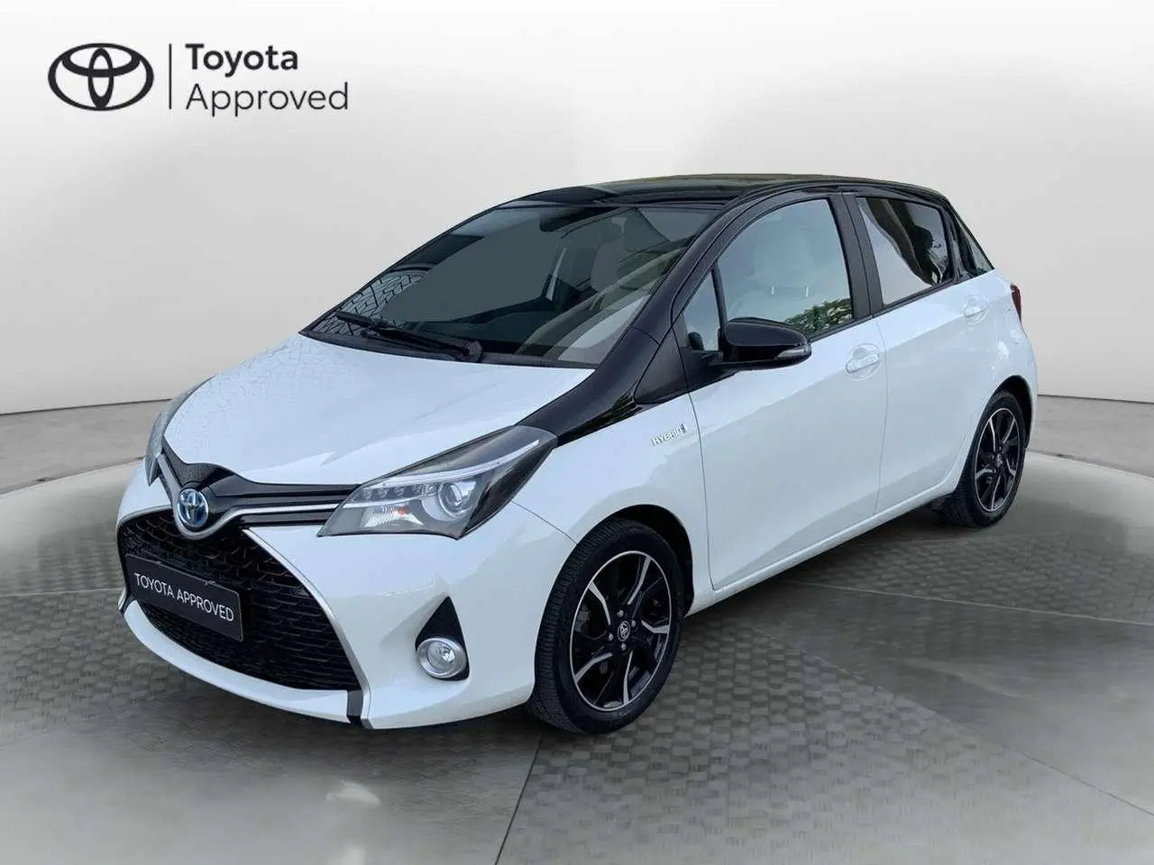 Photo 1 : Toyota Yaris 2016 Hybrid