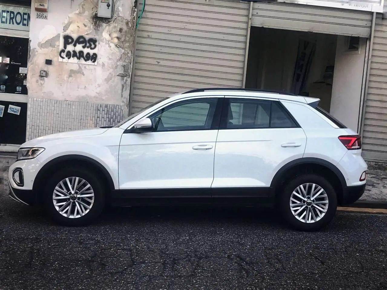 Photo 1 : Volkswagen T-roc 2022 Petrol