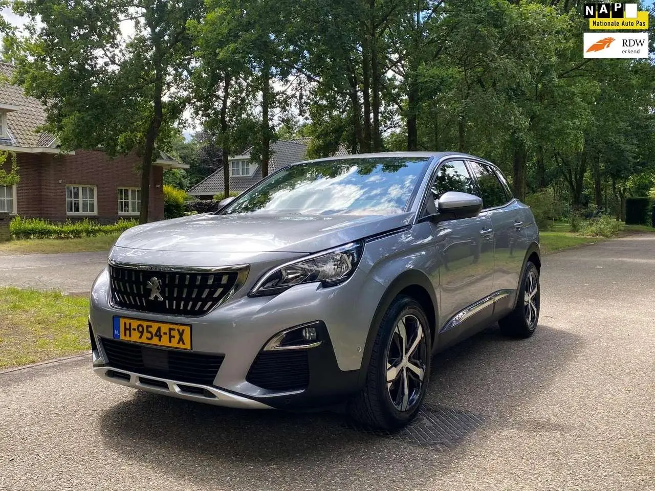 Photo 1 : Peugeot 3008 2018 Petrol