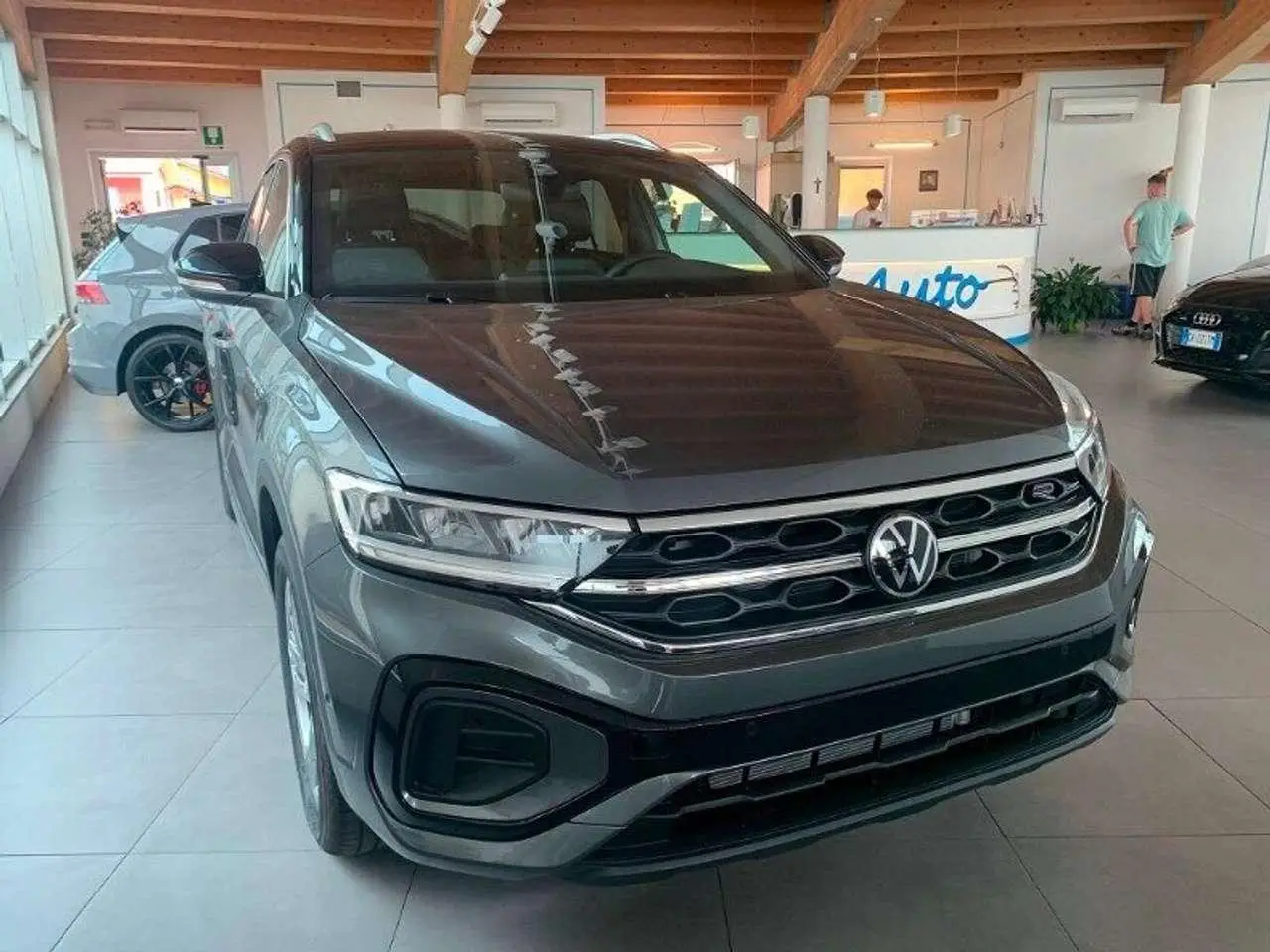 Photo 1 : Volkswagen T-roc 2024 Petrol