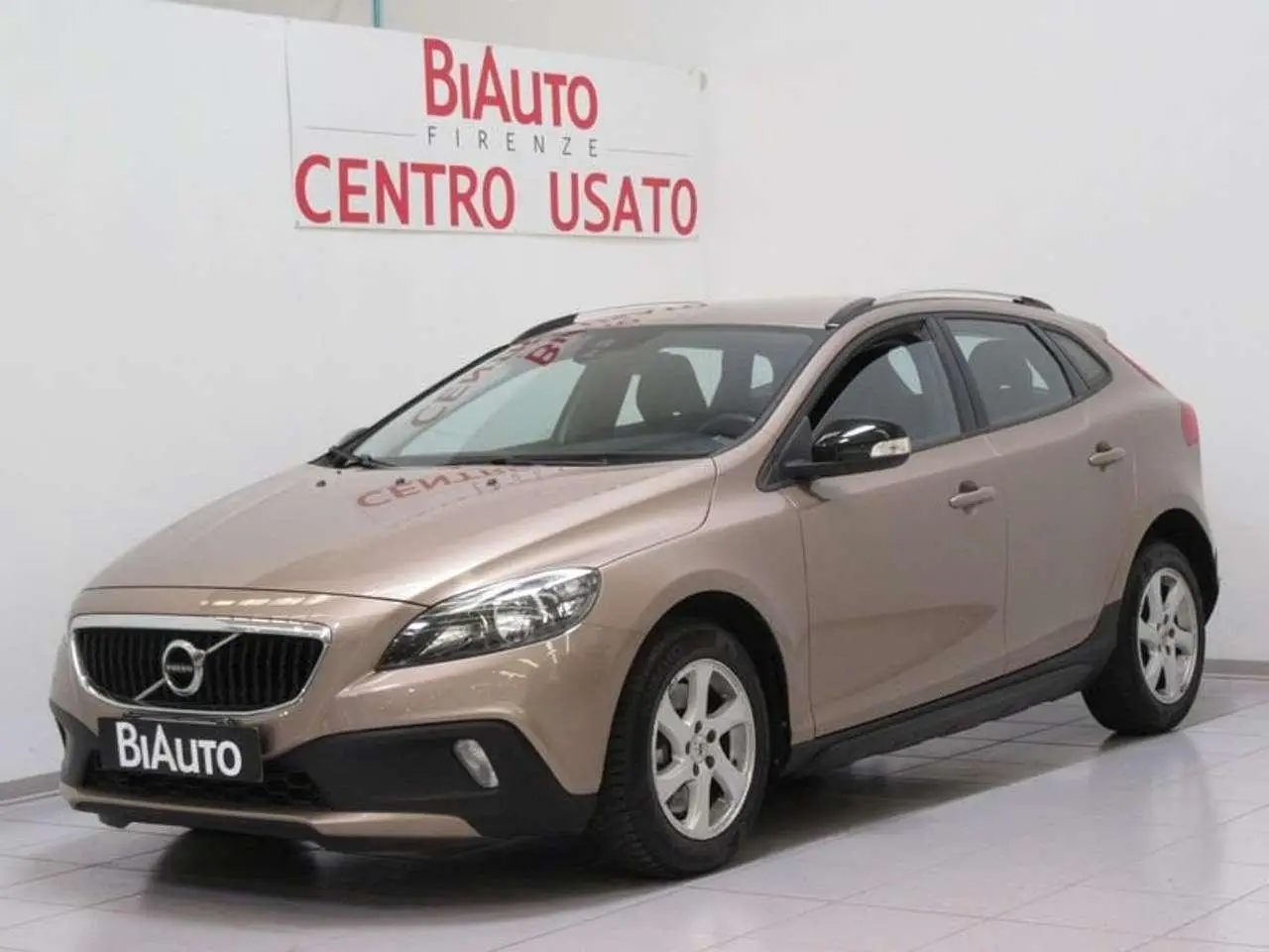 Photo 1 : Volvo V40 2017 Diesel